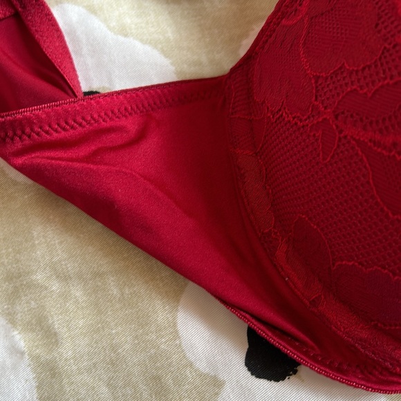 Red lace bra (LaSenza, 36B) - Picture 5 of 6
